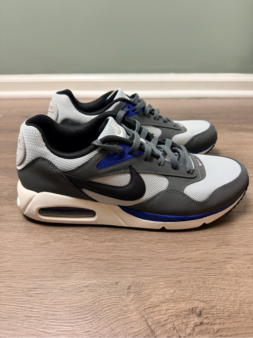 Men’s Nike Air Max Correlate Sneakers Grey Black Royal Blue - Size 11 - Like NEW - Picture 3 of 8